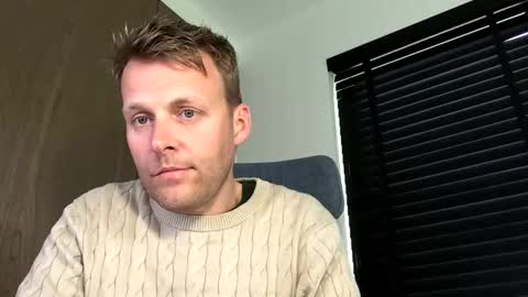 Max take off clothes online show from April 21, 7:47 am