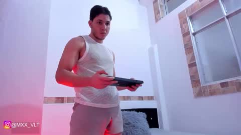 Snapshot of max_valiant1 chatting on November 2, 10:23 pm max_valiant1 online show from November 2, 10:23 pm