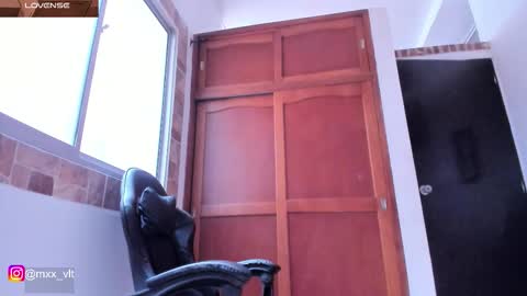 Snapshot of max_valiant1 chatting on November 27, 5:26 pm max_valiant1 online show from November 27, 5:26 pm