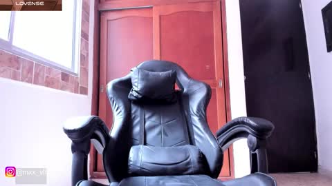 Snapshot of max_valiant1 chatting on November 29, 8:23 pm max_valiant1 online show from November 29, 8:23 pm