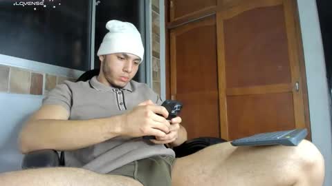 Snapshot of max_valiant1 chatting on January 7, 2:25 am max_valiant1 online show from January 7, 2:25 am