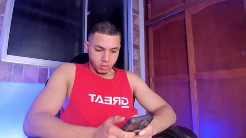 Snapshot of max_valiant1 chatting on January 12, 12:05 am max_valiant1 online show from January 12, 12:05 am