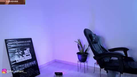 Snapshot of max_valiant1 chatting on February 5, 10:36 pm max_valiant1 online show from February 5, 10:36 pm