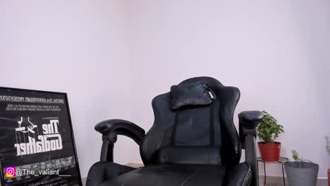 Snapshot of max_valiant1 chatting on February 16, 6:15 pm max_valiant1 online show from February 16, 6:15 pm