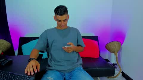 MAX     online show from October 22, 5:30 am