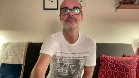 Max Mikado online show from October 12, 5:45 pm