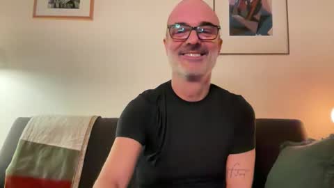 Snapshot of maxbow chatting on February 17, 8:37 pm Max Mikado online show from February 17, 8:37 pm