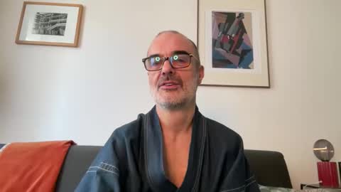 Snapshot of maxbow chatting on March 3, 12:55 pm Max Mikado online show from March 3, 12:55 pm