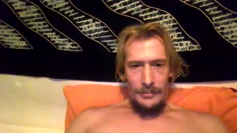 Snapshot of maxi210408 chatting on November 2, 12:02 am maxi210408 online show from November 2, 12:02 am