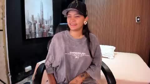 Snapshot of maxigarcia_ chatting on June 16, 9:50 pm Maxi online show from June 16, 9:50 pm