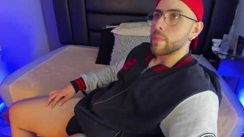 Snapshot of maxiimo_wolf chatting on February 28, 2:31 am Maximo Wolf online show from February 28, 2:31 am