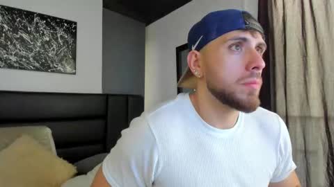 Snapshot of maxiimo_wolf chatting on September 17, 8:21 pm Maximo Wolf online show from September 17, 8:21 pm