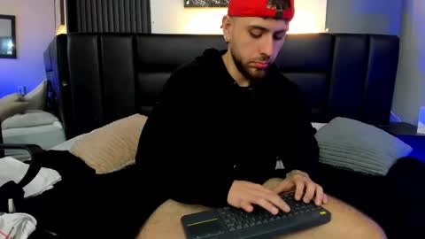 Snapshot of maxiimo_wolf chatting on September 18, 8:55 pm Maximo Wolf online show from September 18, 8:55 pm