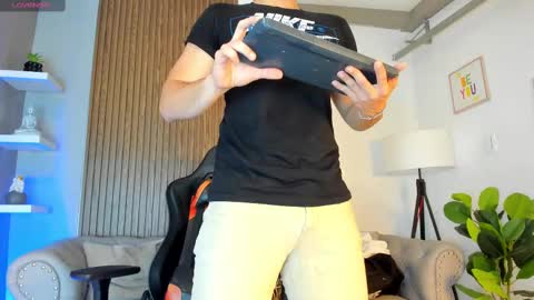 Snapshot of maxiimo_wolf chatting on September 28, 8:58 pm Maximo Wolf online show from September 28, 8:58 pm