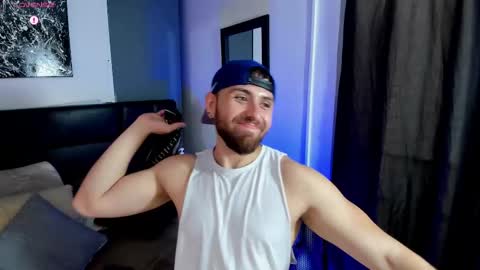 Snapshot of maxiimo_wolf chatting on October 1, 8:59 pm Maximo Wolf online show from October 1, 8:59 pm
