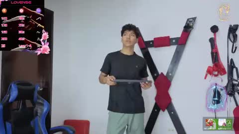 Snapshot of maximiliano_kh4lil chatting on June 19, 1:04 pm Maximiliano online show from June 19, 1:04 pm