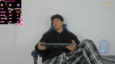Snapshot of maximiliano_kh4lil chatting on June 20, 12:08 pm Maximiliano online show from June 20, 12:08 pm