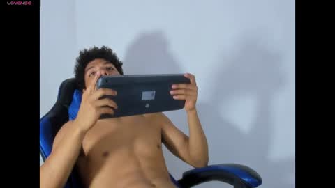 Snapshot of maximiliano_kh4lil chatting on July 18, 1:48 pm Maximiliano online show from July 18, 1:48 pm