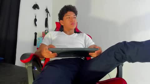 Maximiliano online show from December 15, 7:29 pm