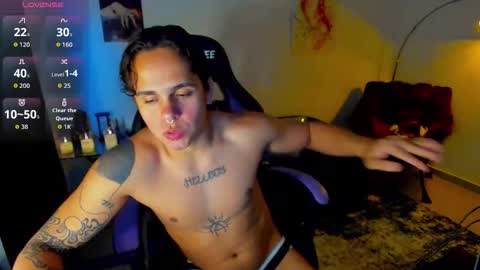 maximiliano_scoott_ online show from December 16, 8:47 pm