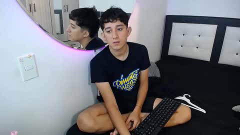 -- maximo and isa -- online show from November 4, 8:19 pm