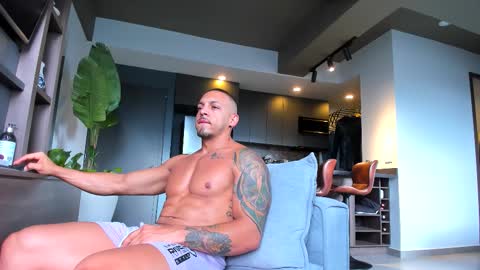 maximo_and_marcelo online show from November 29, 11:57 am