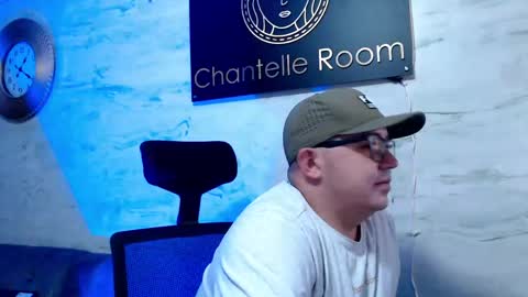  Maximo  online show from April 19, 6:10 pm