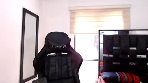 Snapshot of maximo_sebastian chatting on May 27, 6:16 pm Maximo Sebastian online show from May 27, 6:16 pm