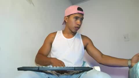 Maximo Aron Vega online show from April 2, 8:39 pm