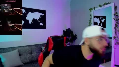 Maximo Wolf online show from December 4, 7:00 pm