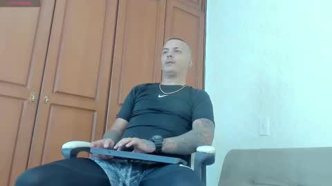 maximohall online show from September 27, 11:37 am