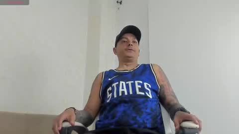 maximohall online show from October 1, 1:06 pm