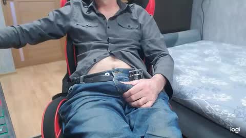 Snapshot of maximus3334 chatting on February 24, 10:02 am maximus3334 online show from February 24, 10:02 am