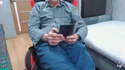 Snapshot of maximus3334 chatting on March 24, 10:53 am maximus3334 online show from March 24, 10:53 am