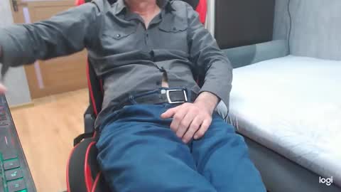 Snapshot of maximus3334 chatting on March 27, 12:16 pm maximus3334 online show from March 27, 12:16 pm