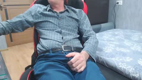 Snapshot of maximus3334 chatting on April 12, 8:36 pm maximus3334 online show from April 12, 8:36 pm