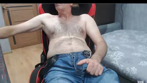 maximus3334 online show from August 5, 11:17 pm