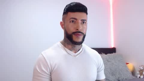 Independent Model online show from October 22, 4:24 am