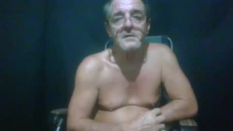 Snapshot of maximus_oreally chatting on January 17, 10:33 am Max online show from January 17, 10:33 am