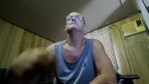 Snapshot of maximus_oreally chatting on February 4, 12:19 am Max online show from February 4, 12:19 am
