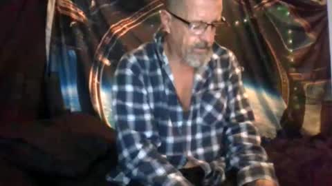 Max online show from April 3, 11:25 pm