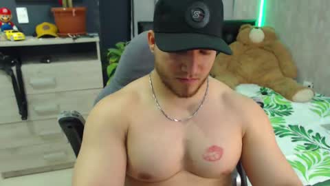 Snapshot of maximussantorini chatting on December 21, 3:58 am maximus online show from December 21, 3:58 am