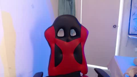 Snapshot of maxinesex_ chatting on January 16, 2:10 pm maxinesex_ online show from January 16, 2:10 pm