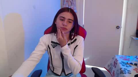 Snapshot of maxinesex_ chatting on February 4, 1:39 pm maxinesex_ online show from February 4, 1:39 pm