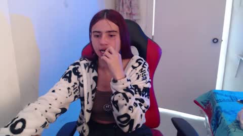 Snapshot of maxinesex_ chatting on February 14, 2:47 pm maxinesex_ online show from February 14, 2:47 pm