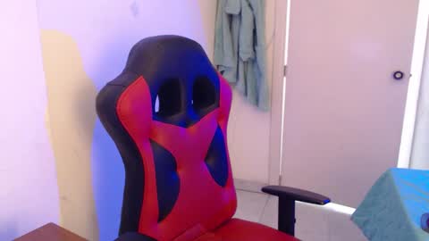 Snapshot of maxinesex_ chatting on February 18, 4:36 pm maxinesex_ online show from February 18, 4:36 pm