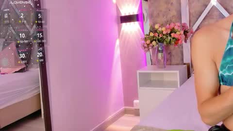 Snapshot of maxirogers chatting on November 28, 11:57 am Maxi Rogers online show from November 28, 11:57 am