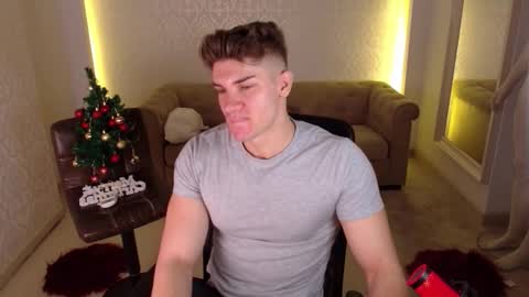 MaxKaiden online show from December 3, 6:10 am