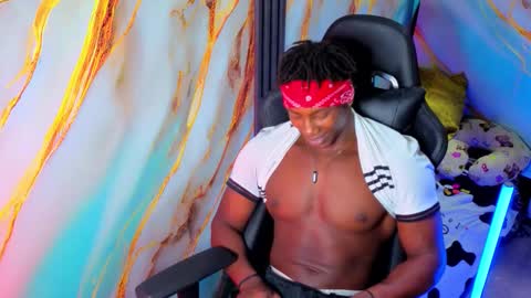 Maxmuscle10 online show from March 6, 7:21 pm