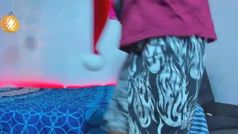 Snapshot of maxowens_oficial chatting on December 29, 10:47 pm MAX online show from December 29, 10:47 pm